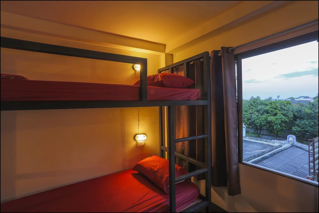 Cham Cha Hostel Chiang Mai Rum bild