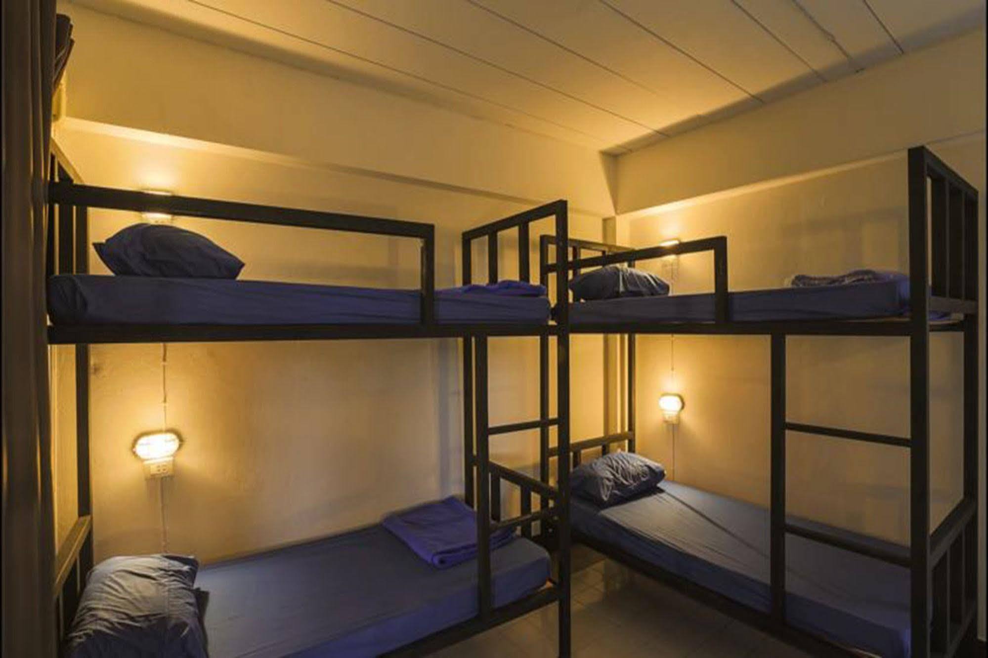 Cham Cha Hostel Chiang Mai Exteriör bild