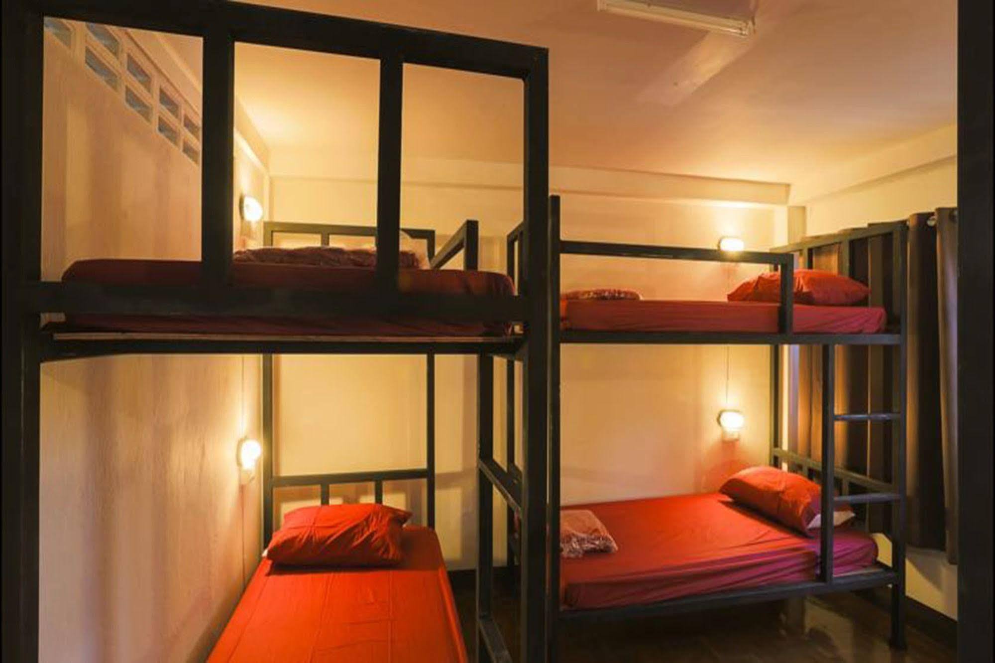 Cham Cha Hostel Chiang Mai Exteriör bild