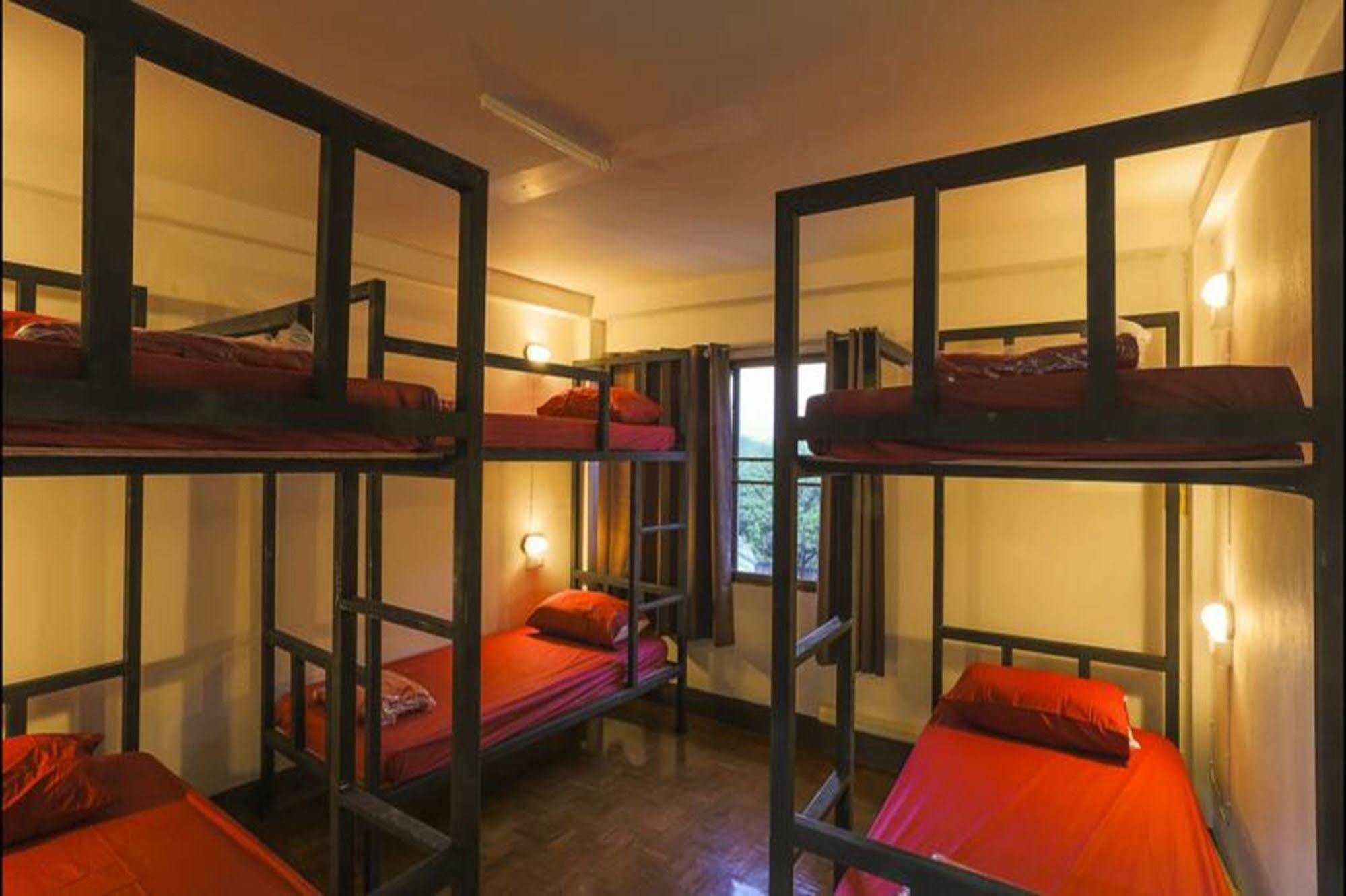 Cham Cha Hostel Chiang Mai Exteriör bild