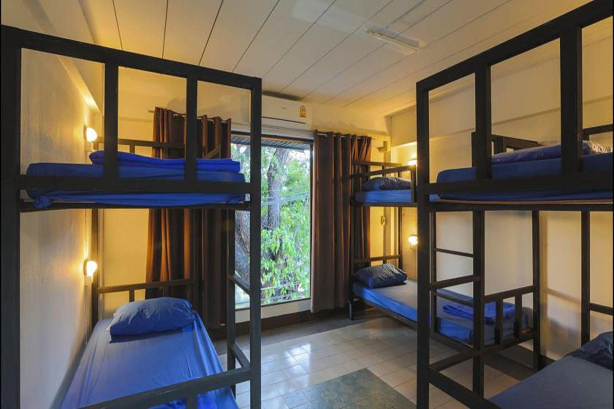 Cham Cha Hostel Chiang Mai Exteriör bild