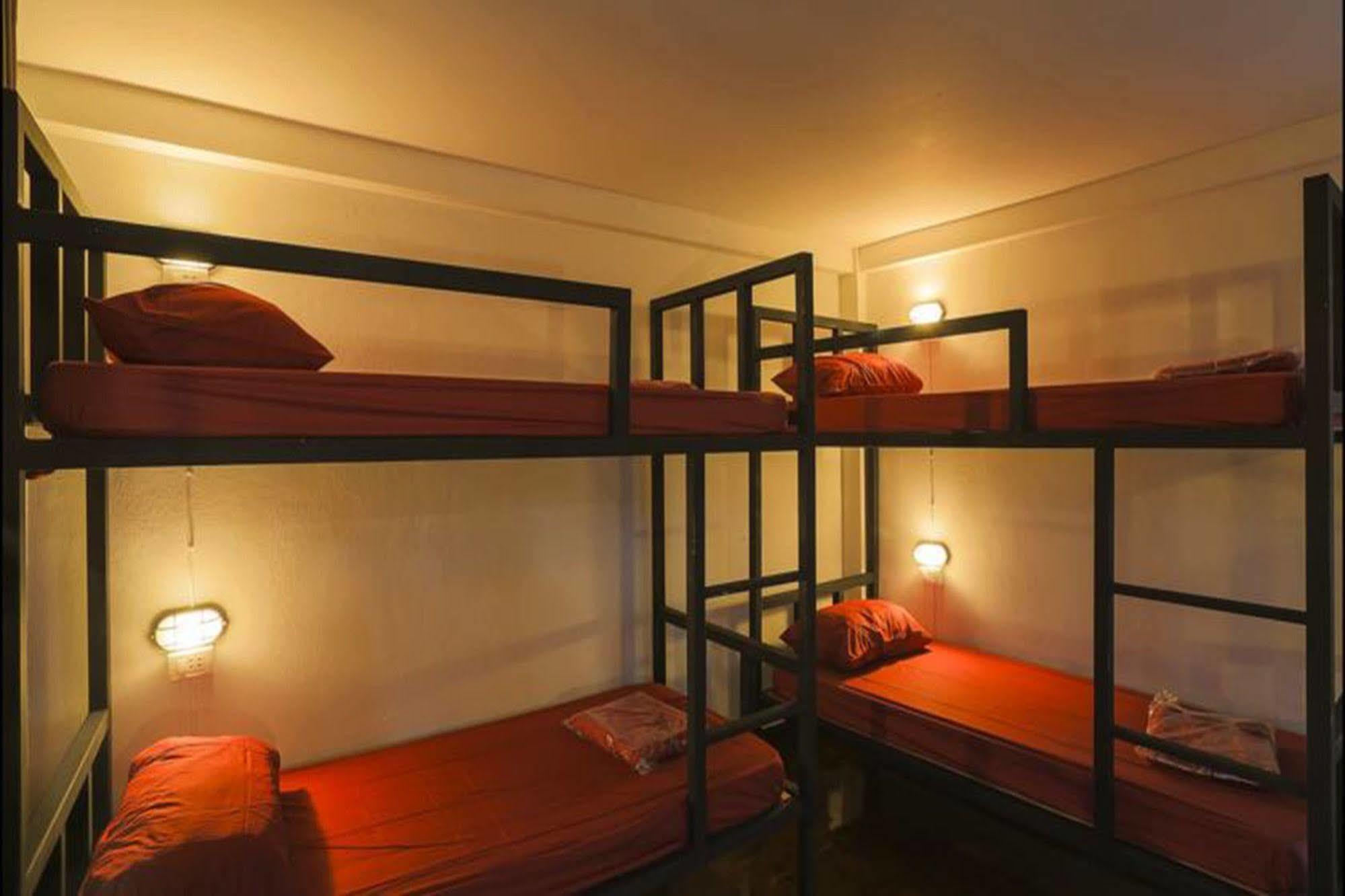 Cham Cha Hostel Chiang Mai Exteriör bild