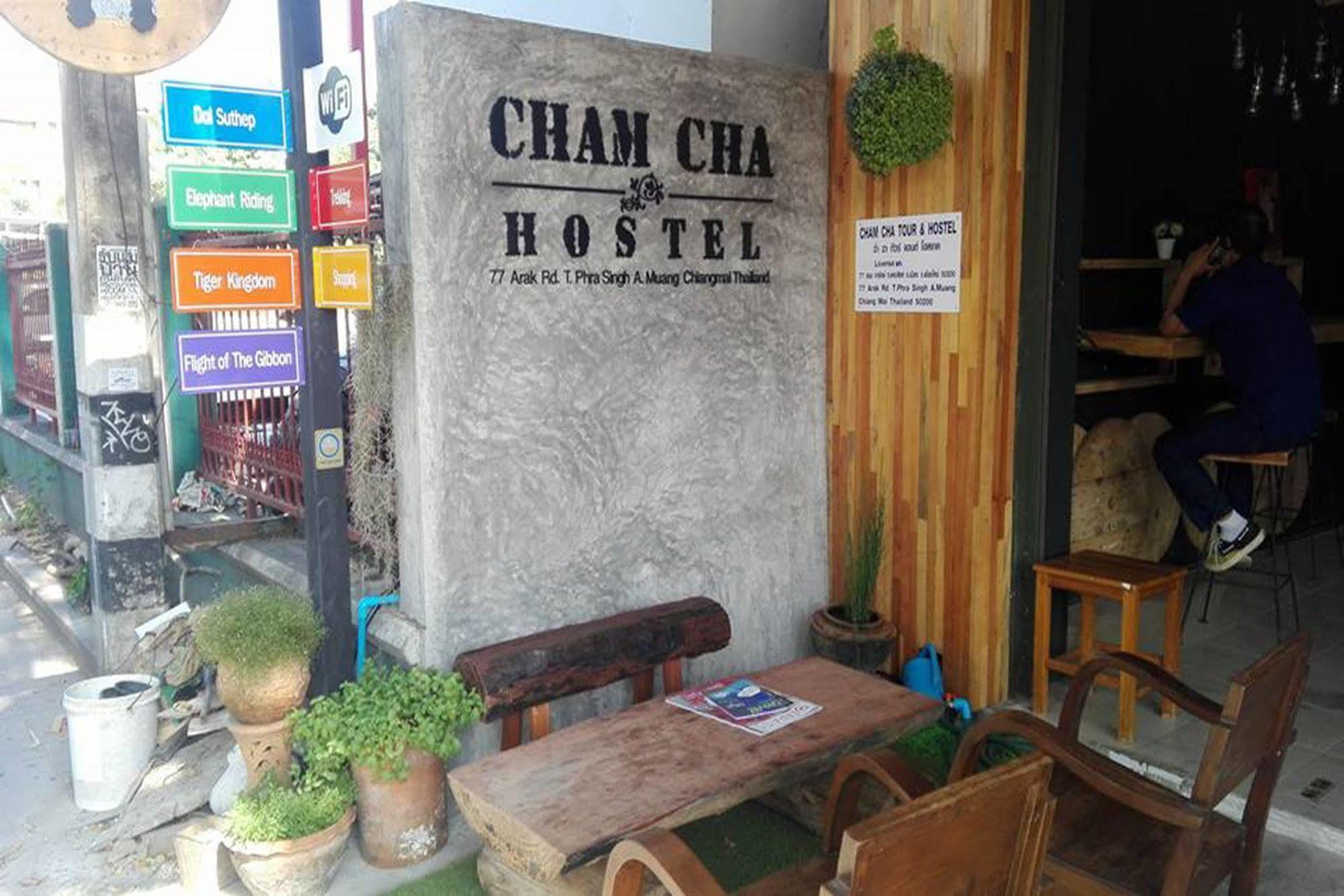 Cham Cha Hostel Chiang Mai Exteriör bild