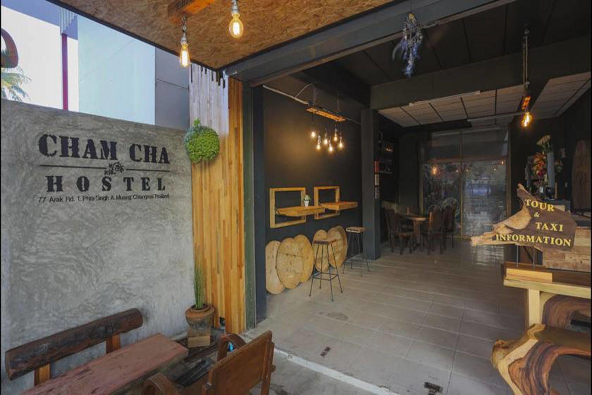 Cham Cha Hostel Chiang Mai Exteriör bild